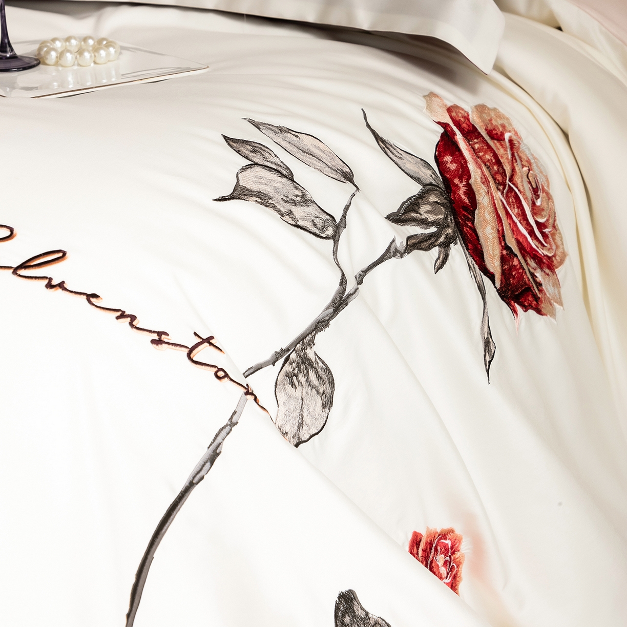 91家纺网 家纺一手货源 找家纺 东方合美（原：皇家传奇） 2026春夏新款长绒棉纯棉刺绣四件套-温情蜜意 温情蜜意-白