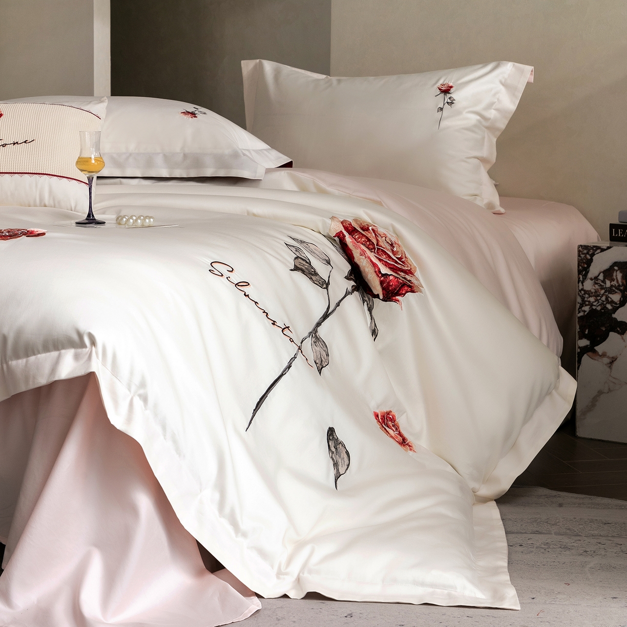 91家纺网 家纺一手货源 找家纺 东方合美（原：皇家传奇） 2026春夏新款长绒棉纯棉刺绣四件套-温情蜜意 温情蜜意-白