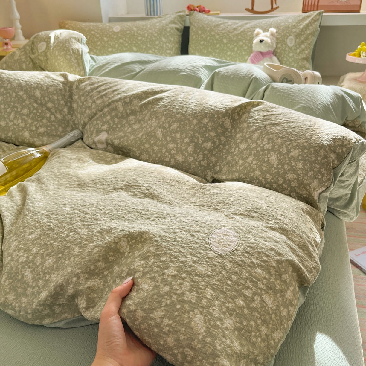 91家纺网 家纺一手货源 找家纺 彩韵家纺 2026新款软糯泡芙纱印花四件套 花之世界