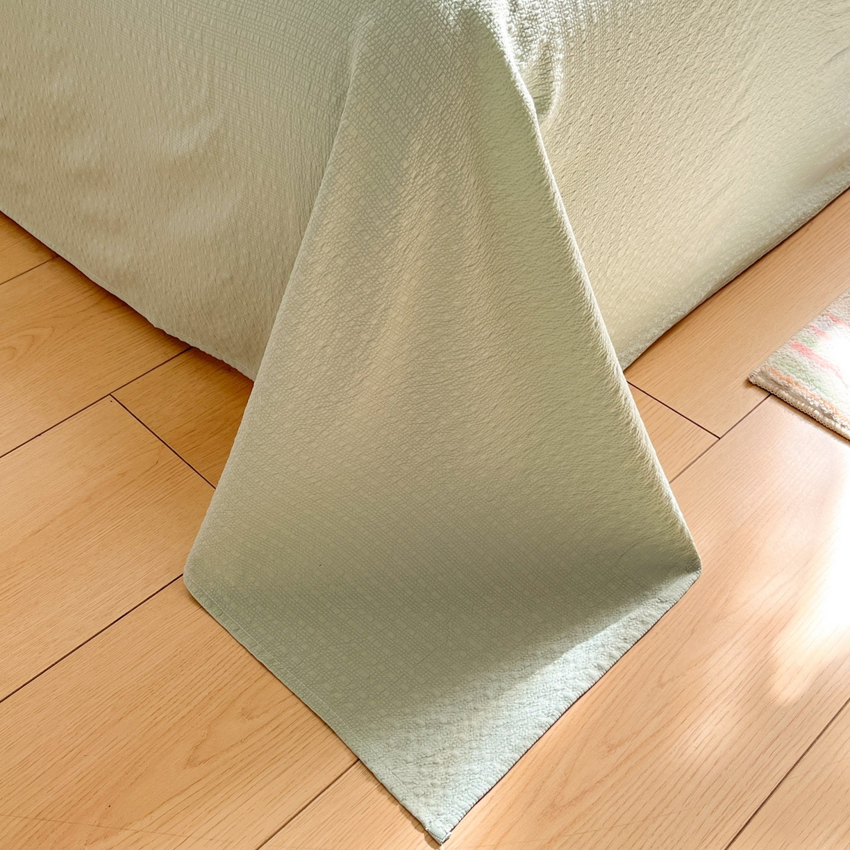 91家纺网 家纺一手货源 找家纺 彩韵家纺 2026新款软糯泡芙纱印花四件套 花之世界