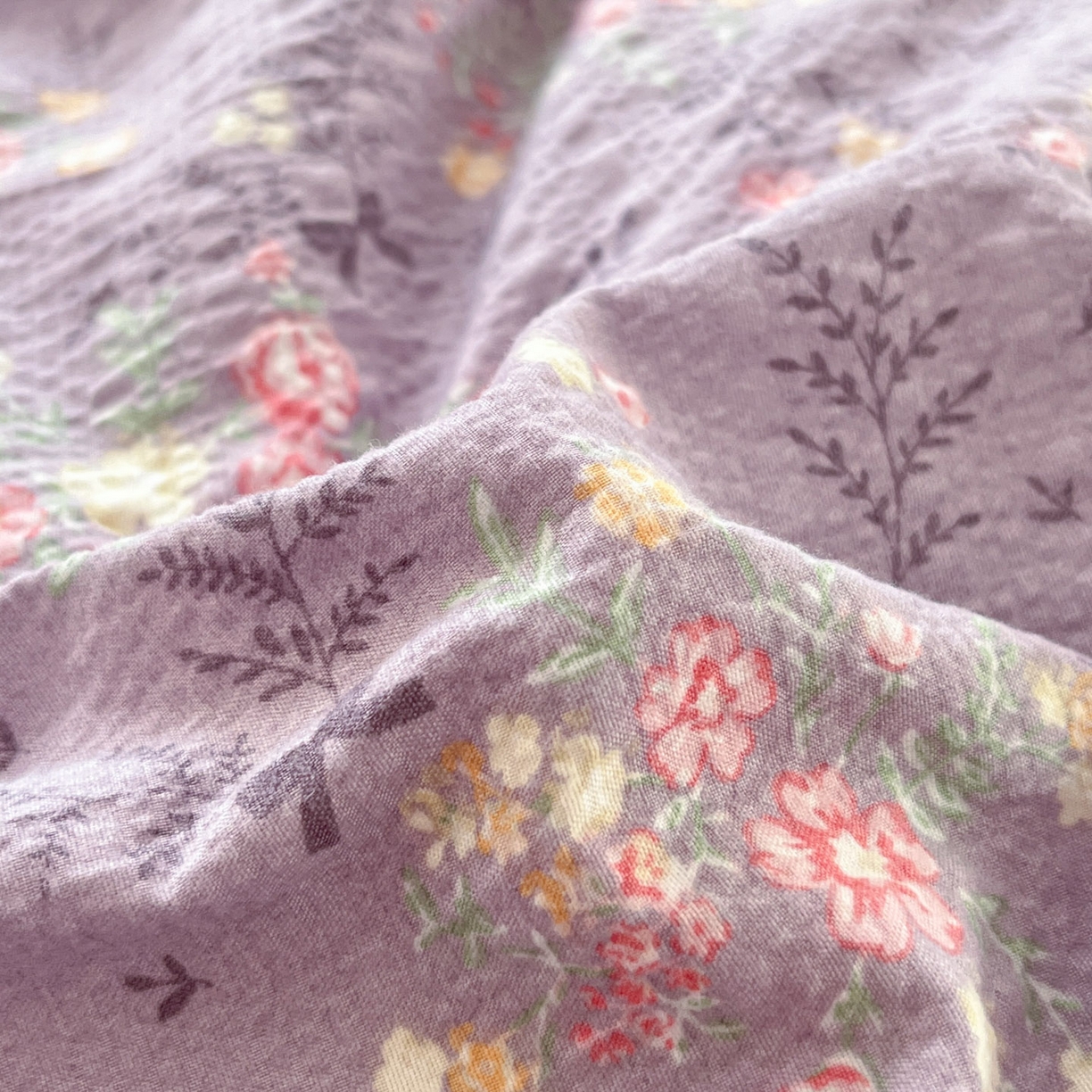 91家纺网 家纺一手货源 找家纺 彩韵家纺 2026新款软糯泡芙纱印花四件套 花枝招展