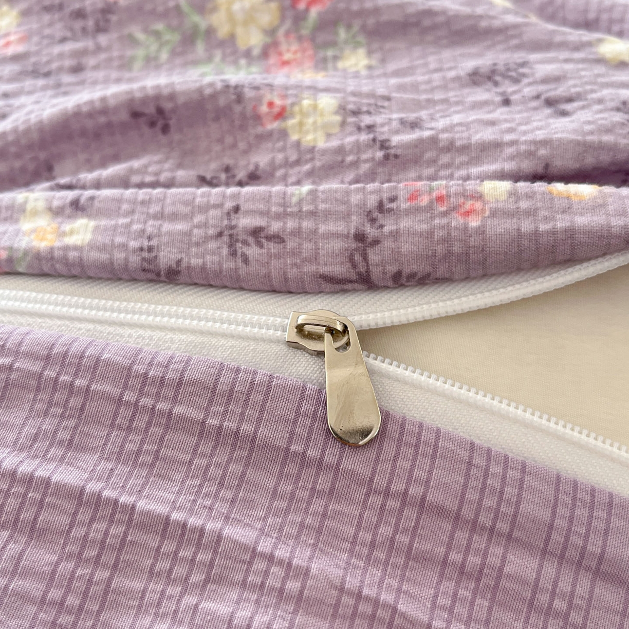 91家纺网 家纺一手货源 找家纺 彩韵家纺 2026新款软糯泡芙纱印花四件套 花枝招展