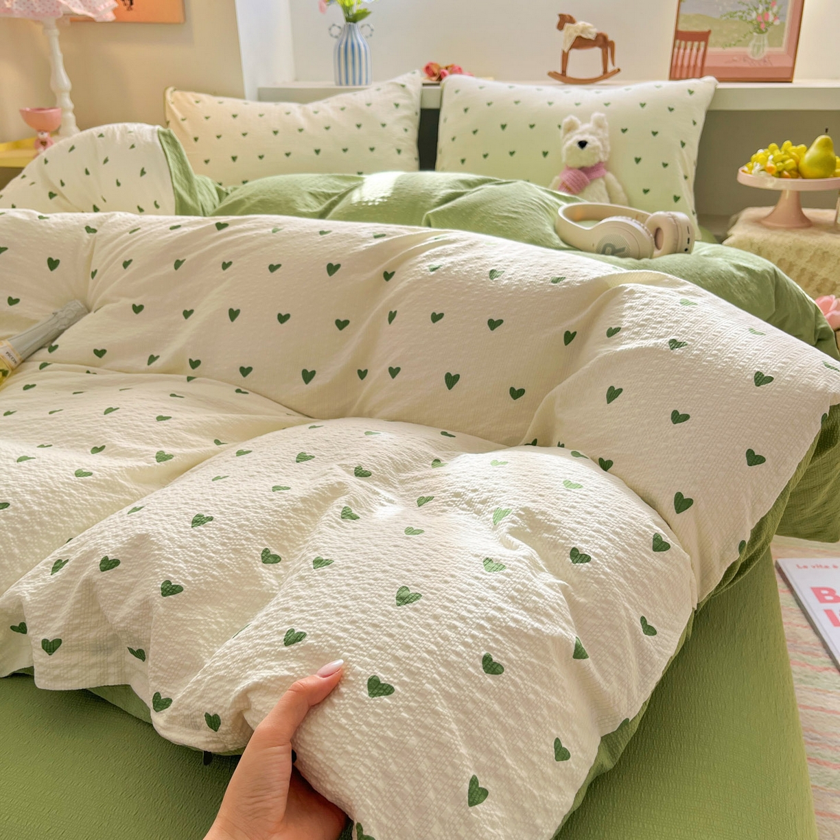 91家纺网 家纺一手货源 找家纺 彩韵家纺 2026新款软糯泡芙纱印花四件套 绿色爱心