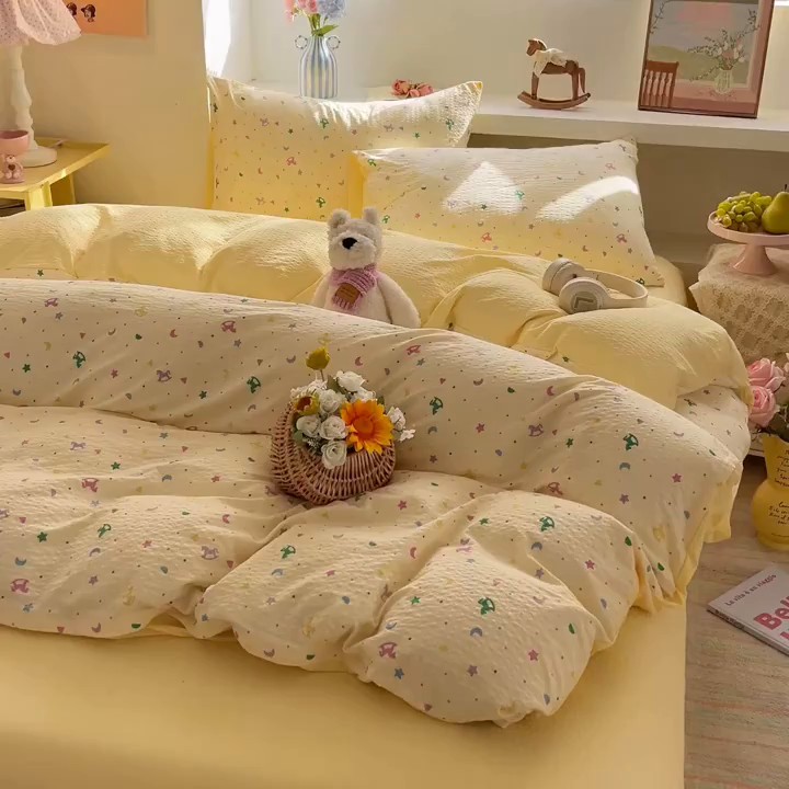 91家纺网 家纺一手货源 找家纺 彩韵家纺 2026新款软糯泡芙纱印花四件套 梦幻世界