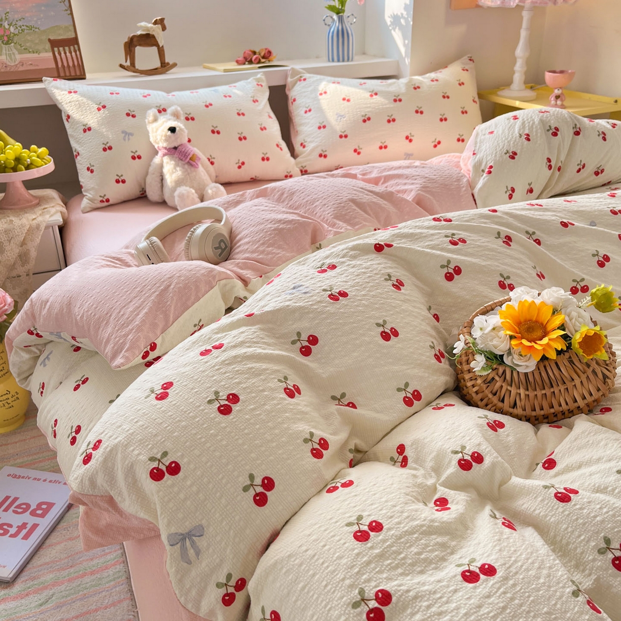 91家纺网 家纺一手货源 找家纺 彩韵家纺 2026新款软糯泡芙纱印花四件套 樱桃盛宴