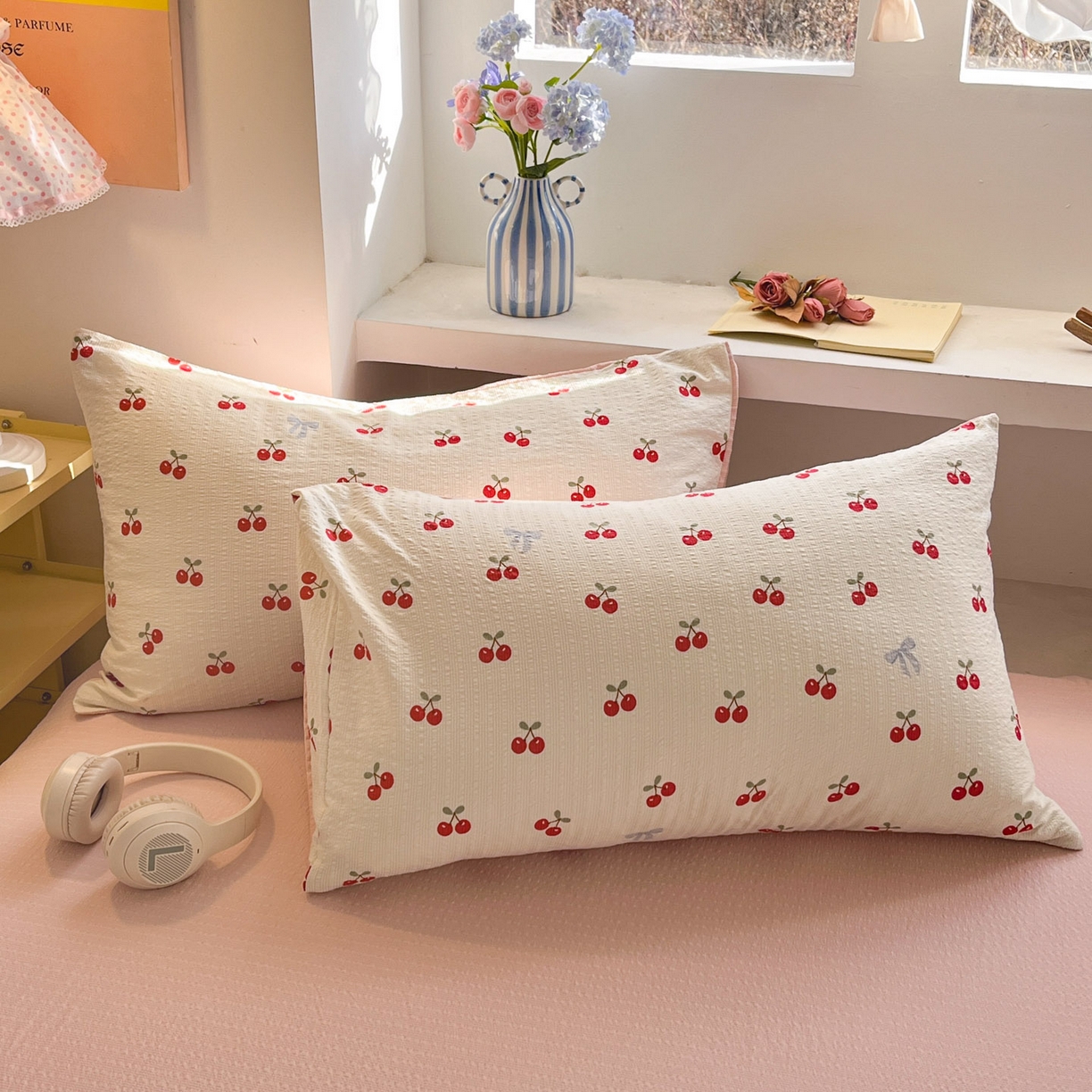 91家纺网 家纺一手货源 找家纺 彩韵家纺 2026新款软糯泡芙纱印花四件套 樱桃盛宴