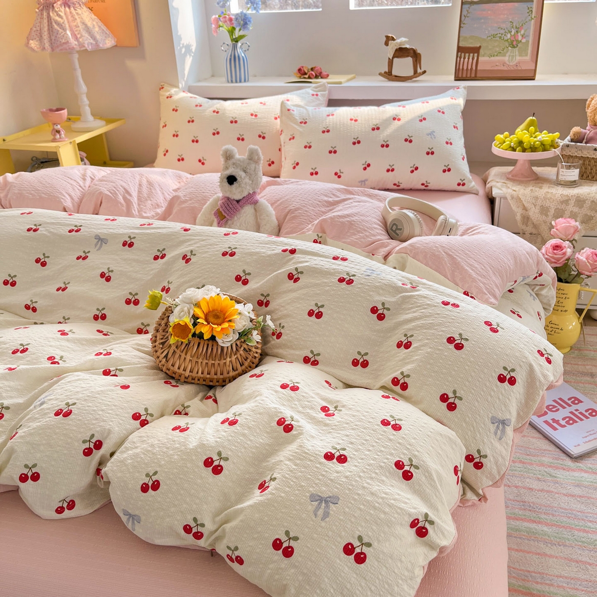 91家纺网 家纺一手货源 找家纺 彩韵家纺 2026新款软糯泡芙纱印花四件套 樱桃盛宴