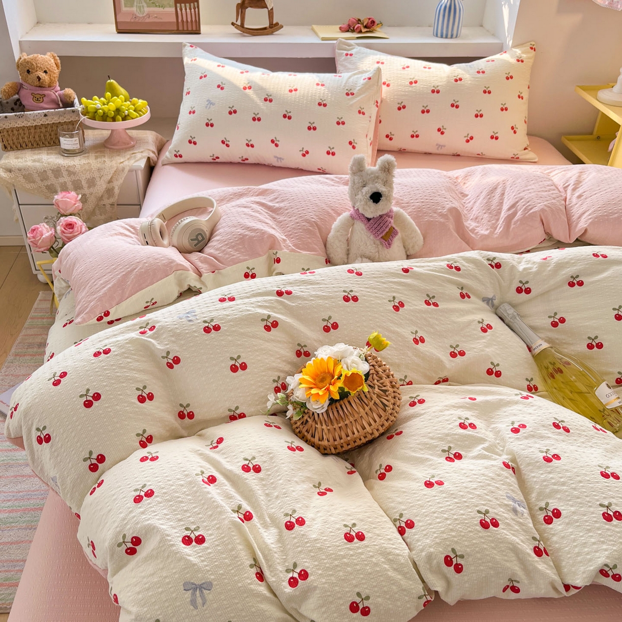 91家纺网 家纺一手货源 找家纺 彩韵家纺 2026新款软糯泡芙纱印花四件套 樱桃盛宴