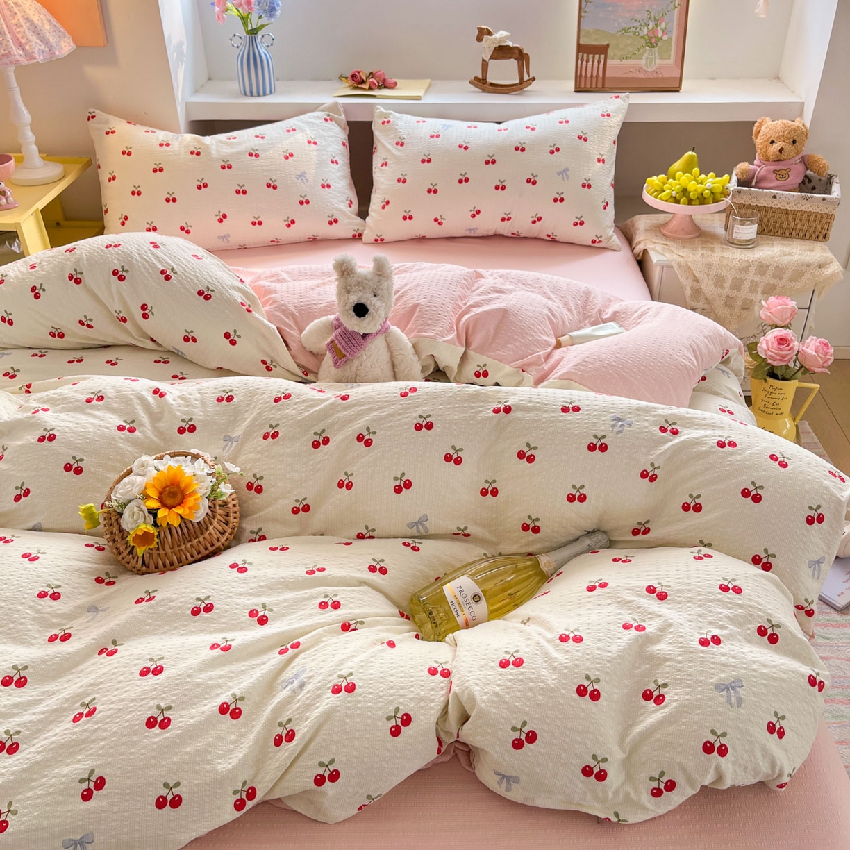 91家纺网 家纺一手货源 找家纺 彩韵家纺 2026新款软糯泡芙纱印花四件套 樱桃盛宴