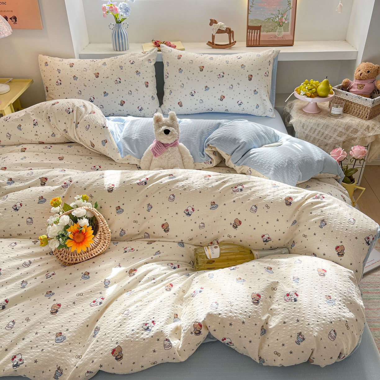 91家纺网 家纺一手货源 找家纺 彩韵家纺 2026新款软糯泡芙纱印花四件套 KT猫聚会