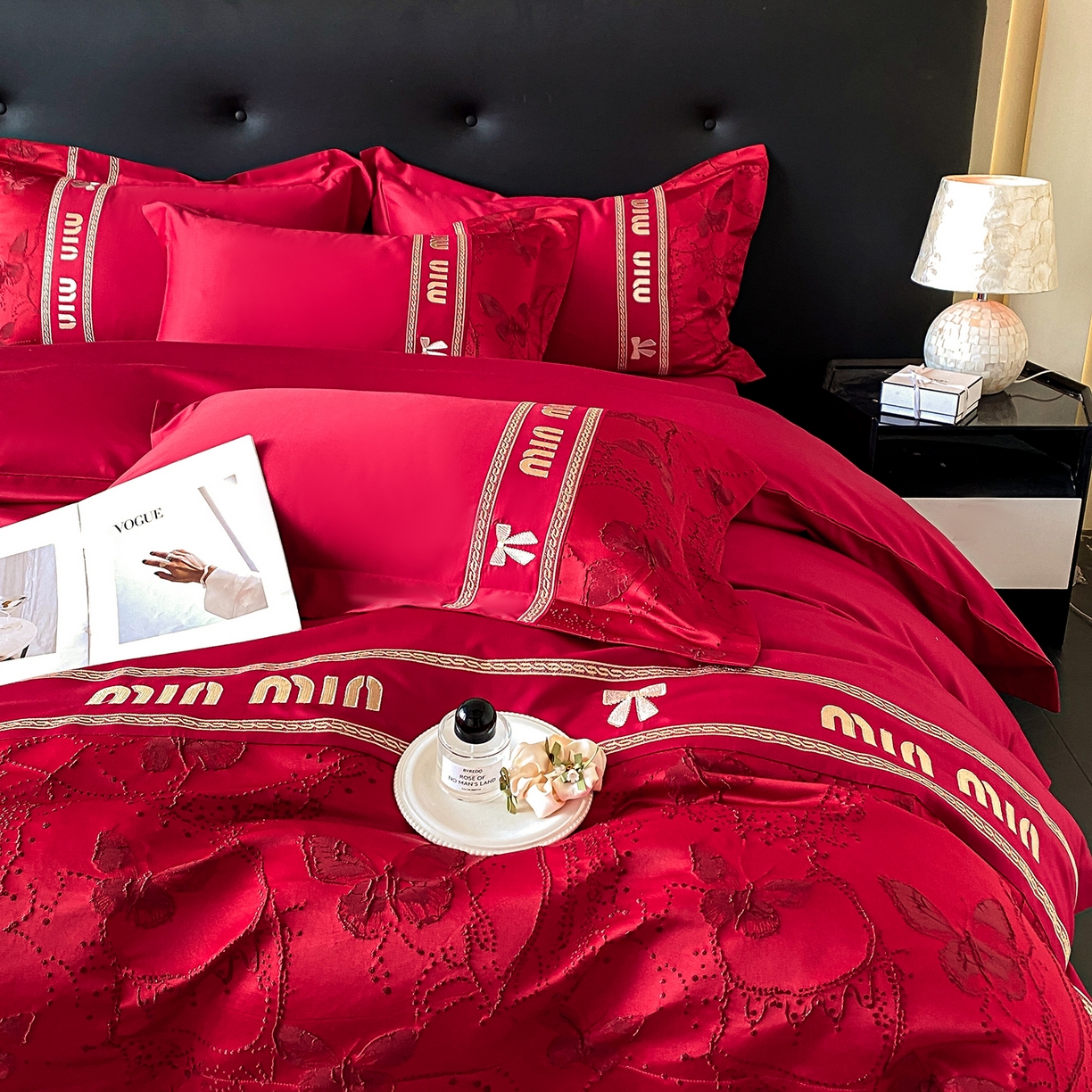 91家纺网 家纺一手货源 找家纺 置顶家纺 2026新款春夏乐芙亲肤提花刺绣系列四件套 乐芙-大红