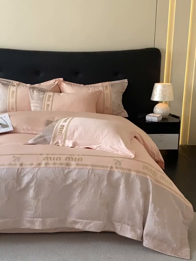 91家纺网 家纺一手货源 找家纺 置顶家纺 2026新款春夏乐芙亲肤提花刺绣系列四件套 乐芙-粉