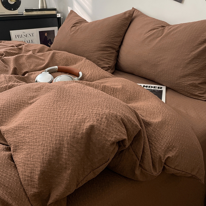 91家纺网 家纺一手货源 找家纺 卡迪熊家纺 2026新款软糯泡芙纱纯色四件套 泡芙-焦糖浓棕