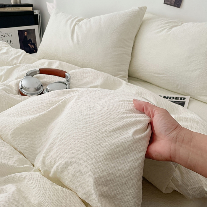 91家纺网 家纺一手货源 找家纺 卡迪熊家纺 2026新款软糯泡芙纱纯色四件套 泡芙-奶霜米白