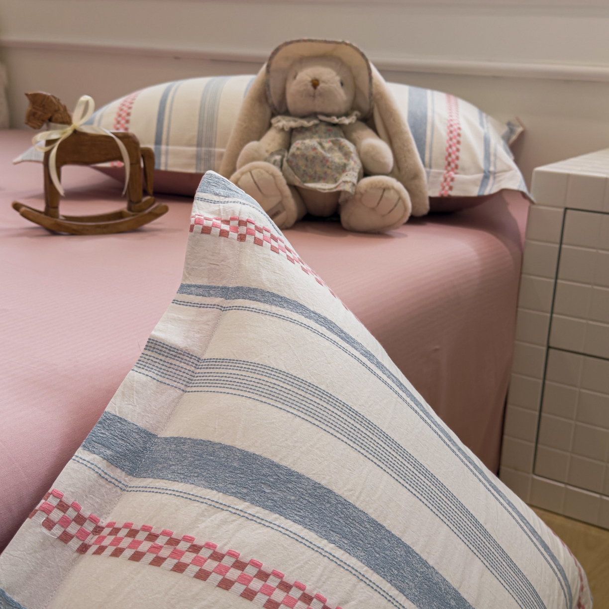 91家纺网 家纺一手货源 找家纺 眠博士 2026新款全棉纯棉水洗色织提花股线四件套 套件-未来 粉