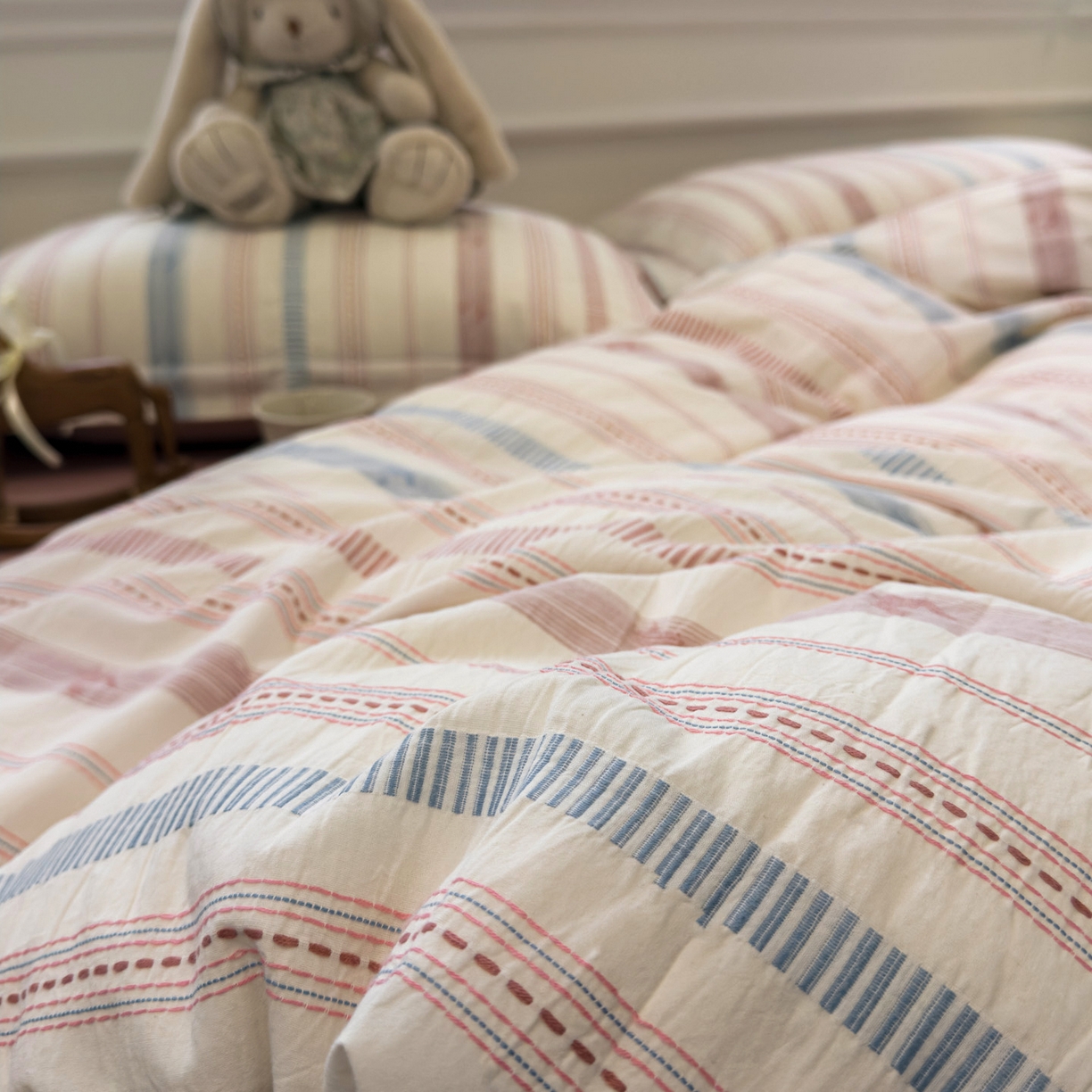 91家纺网 家纺一手货源 找家纺 眠博士 2026新款全棉纯棉水洗色织提花股线四件套 套件-素简 粉