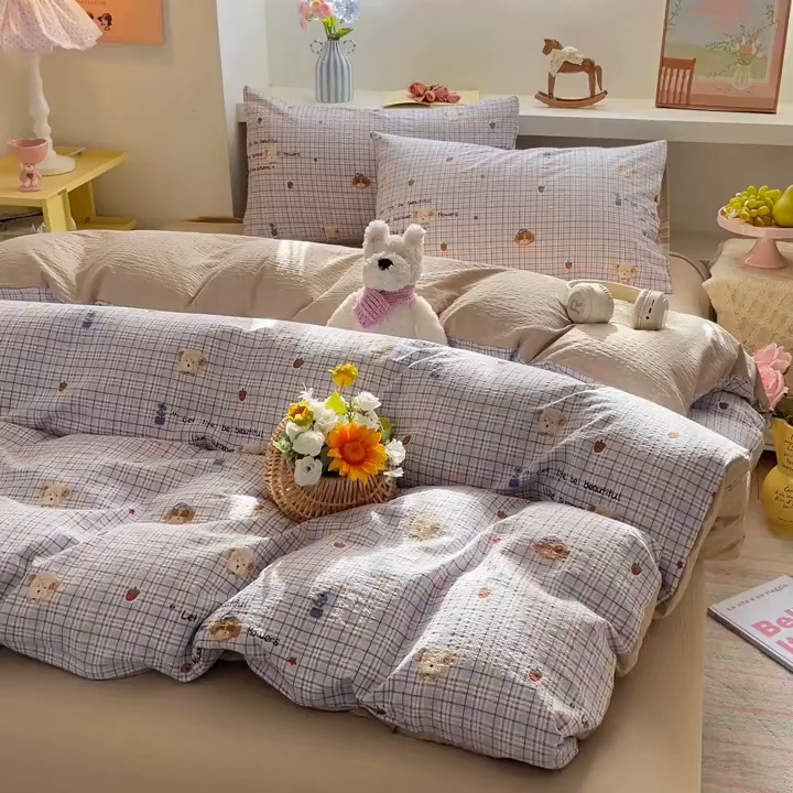 91家纺网 家纺一手货源 找家纺 卡迪熊家纺 2026新款软糯泡芙纱印花四件套 狗狗乐园