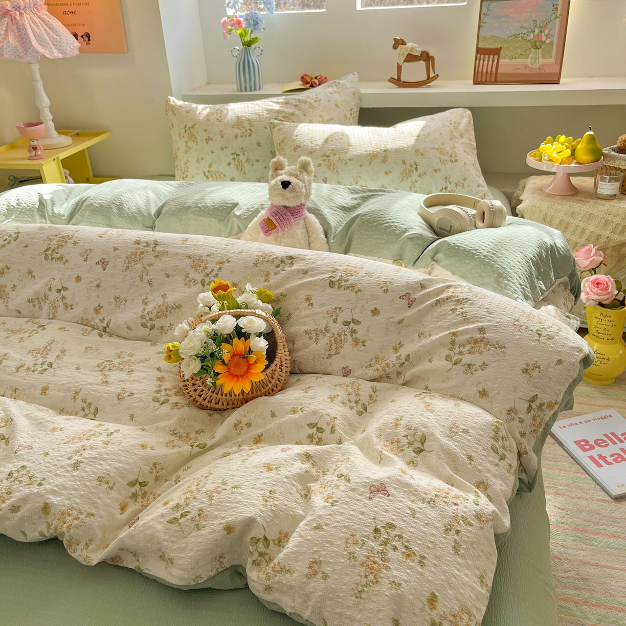 91家纺网 家纺一手货源 找家纺 卡迪熊家纺 2026新款软糯泡芙纱印花四件套 花间飞舞