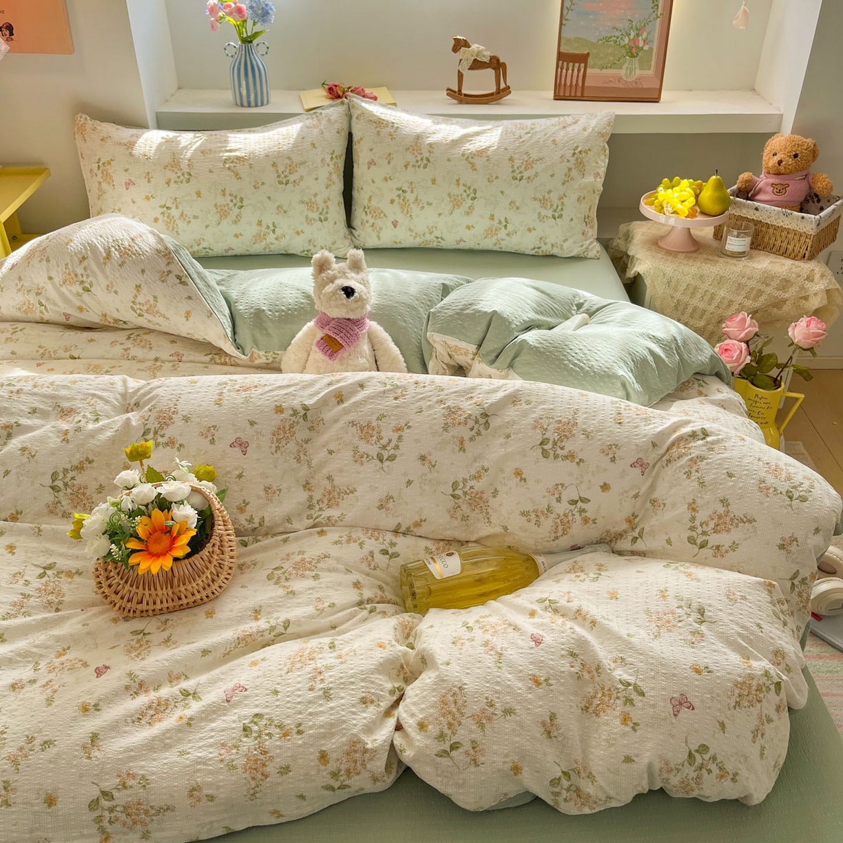 91家纺网 家纺一手货源 找家纺 卡迪熊家纺 2026新款软糯泡芙纱印花四件套 花间飞舞