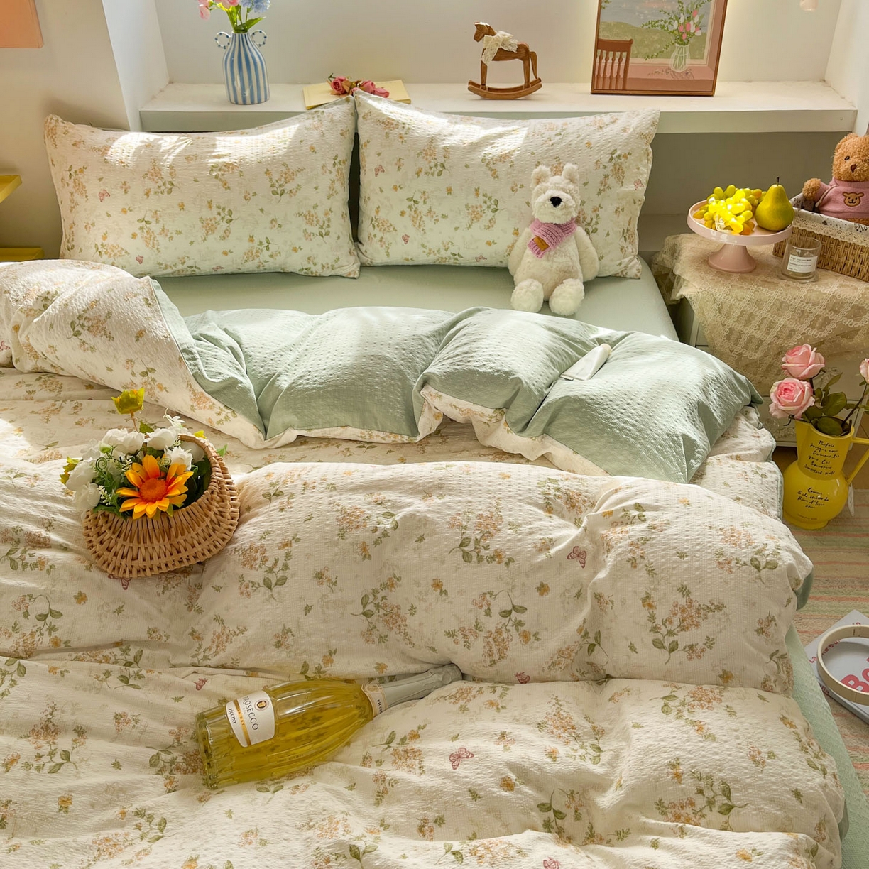 91家纺网 家纺一手货源 找家纺 卡迪熊家纺 2026新款软糯泡芙纱印花四件套 花间飞舞