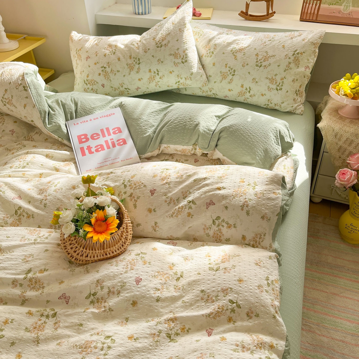 91家纺网 家纺一手货源 找家纺 卡迪熊家纺 2026新款软糯泡芙纱印花四件套 花间飞舞