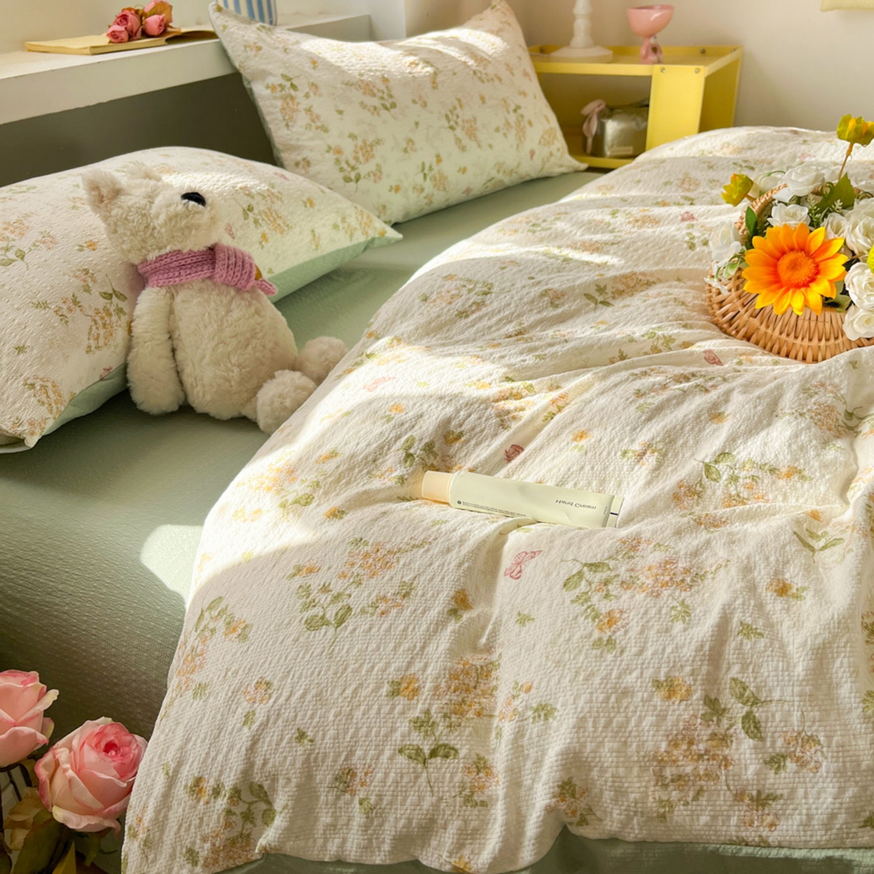 91家纺网 家纺一手货源 找家纺 卡迪熊家纺 2026新款软糯泡芙纱印花四件套 花间飞舞