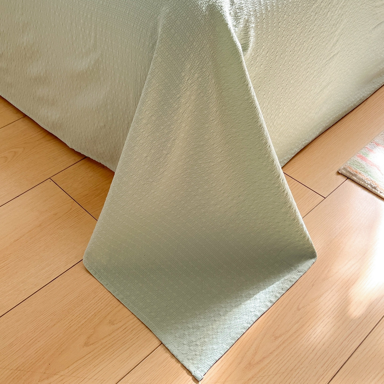 91家纺网 家纺一手货源 找家纺 卡迪熊家纺 2026新款软糯泡芙纱印花四件套 花间飞舞