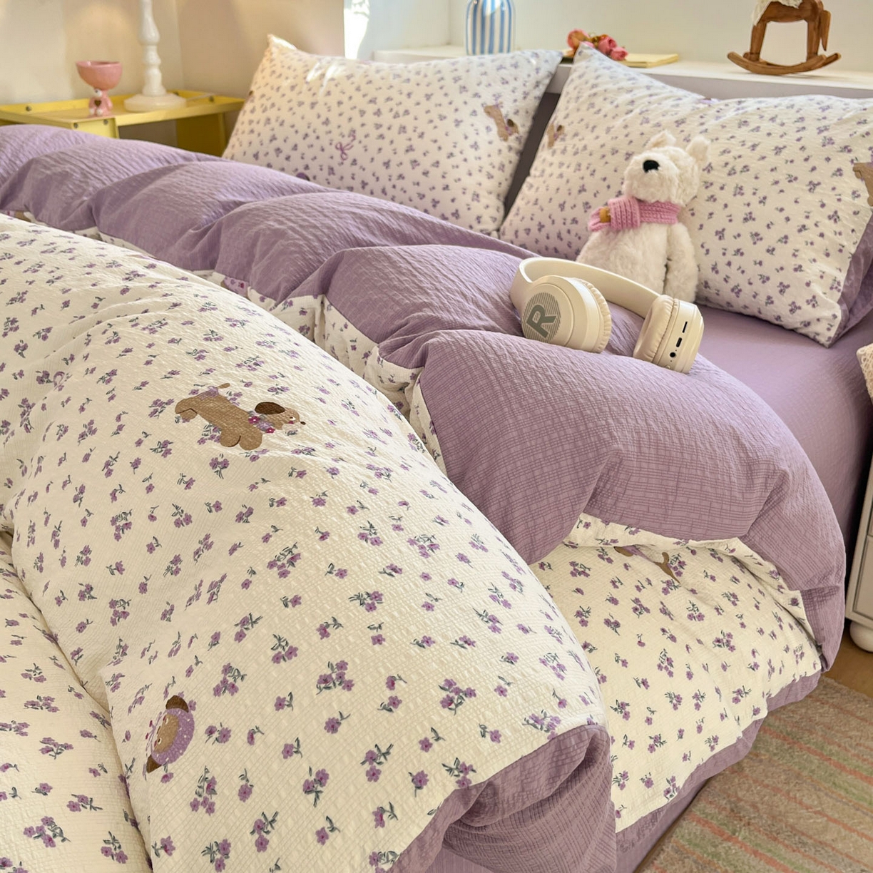 91家纺网 家纺一手货源 找家纺 卡迪熊家纺 2026新款软糯泡芙纱印花四件套 花间狗狗