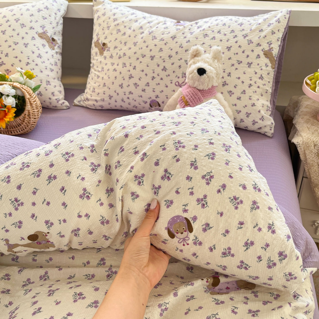 91家纺网 家纺一手货源 找家纺 卡迪熊家纺 2026新款软糯泡芙纱印花四件套 花间狗狗