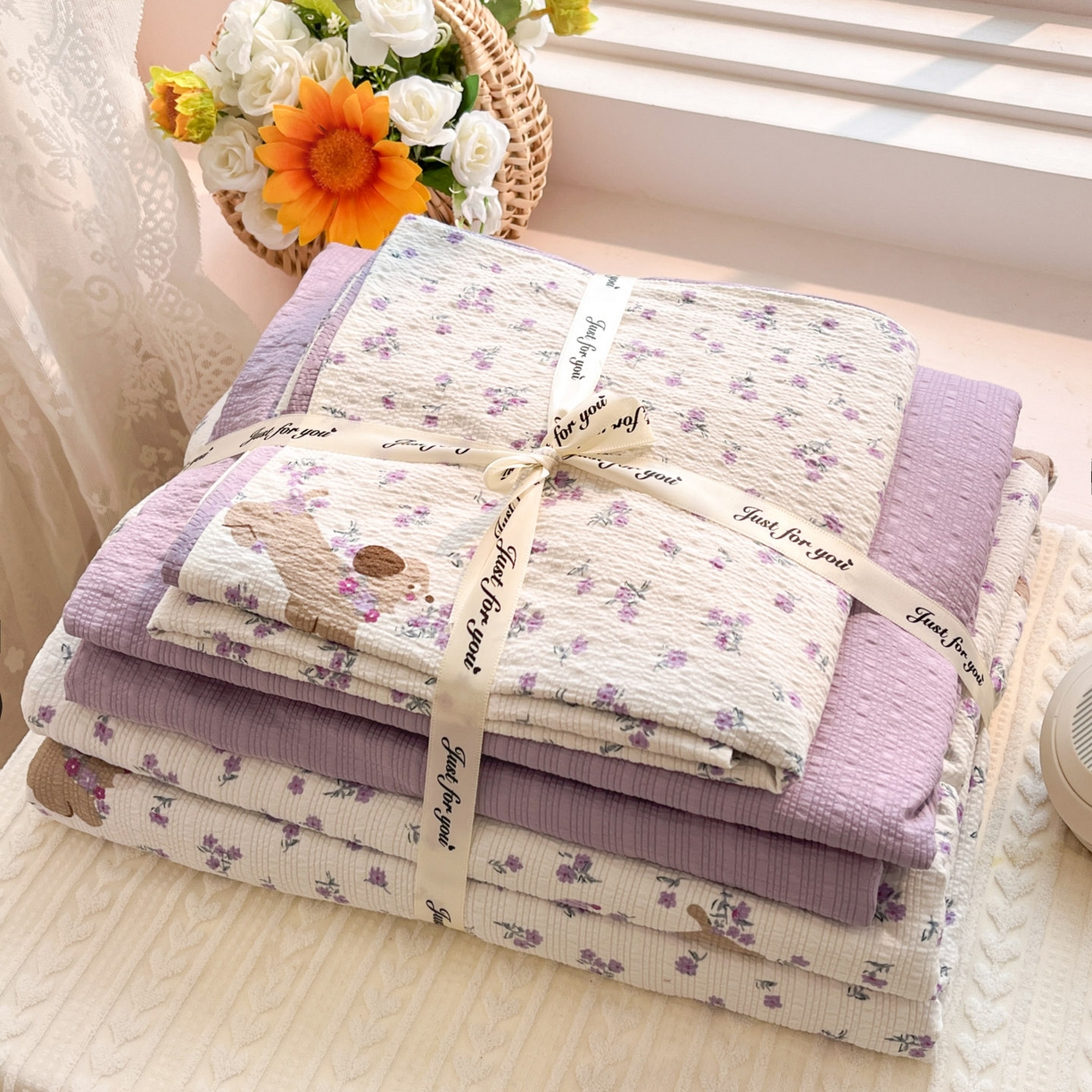 91家纺网 家纺一手货源 找家纺 卡迪熊家纺 2026新款软糯泡芙纱印花四件套 花间狗狗