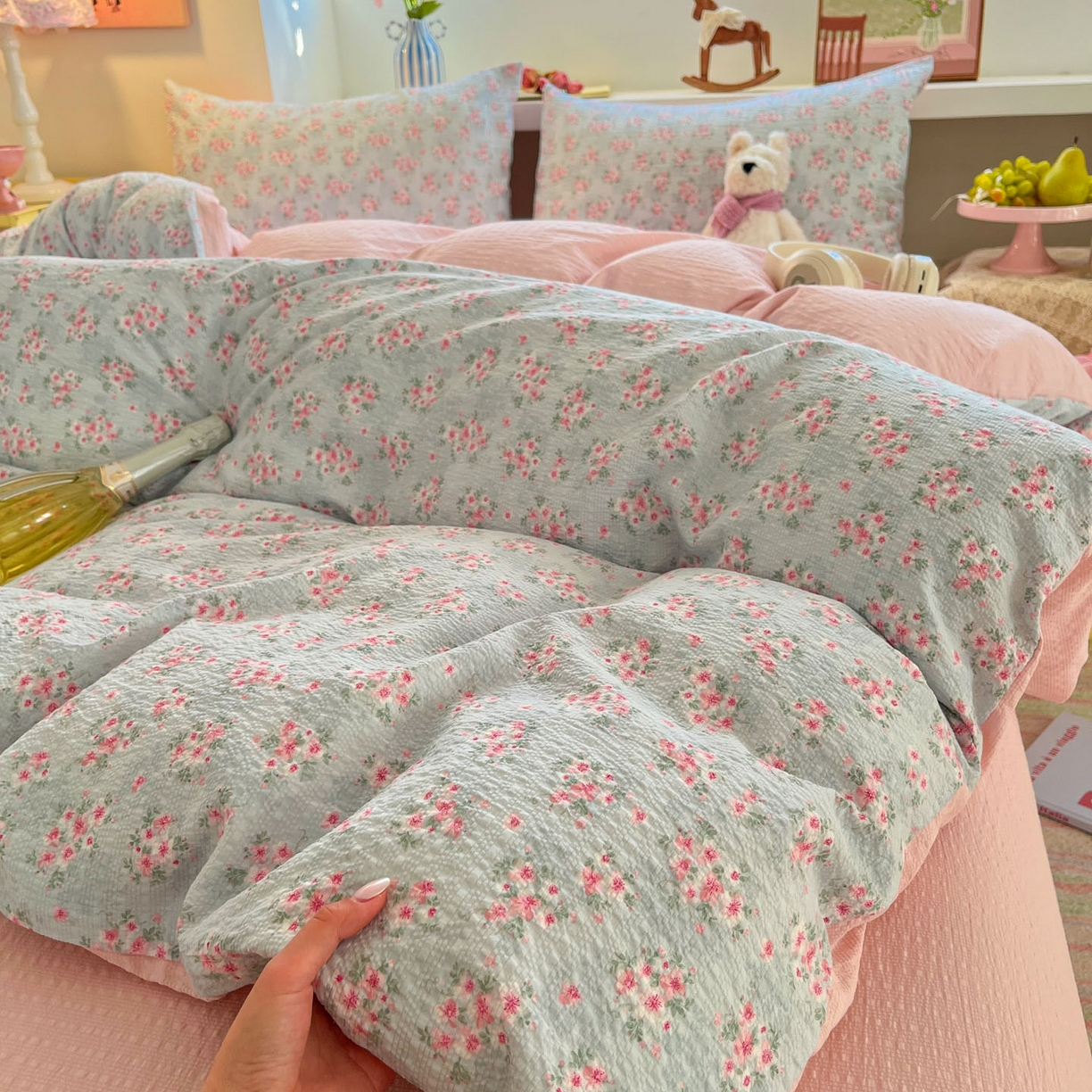 91家纺网 家纺一手货源 找家纺 卡迪熊家纺 2026新款软糯泡芙纱印花四件套 花园密语