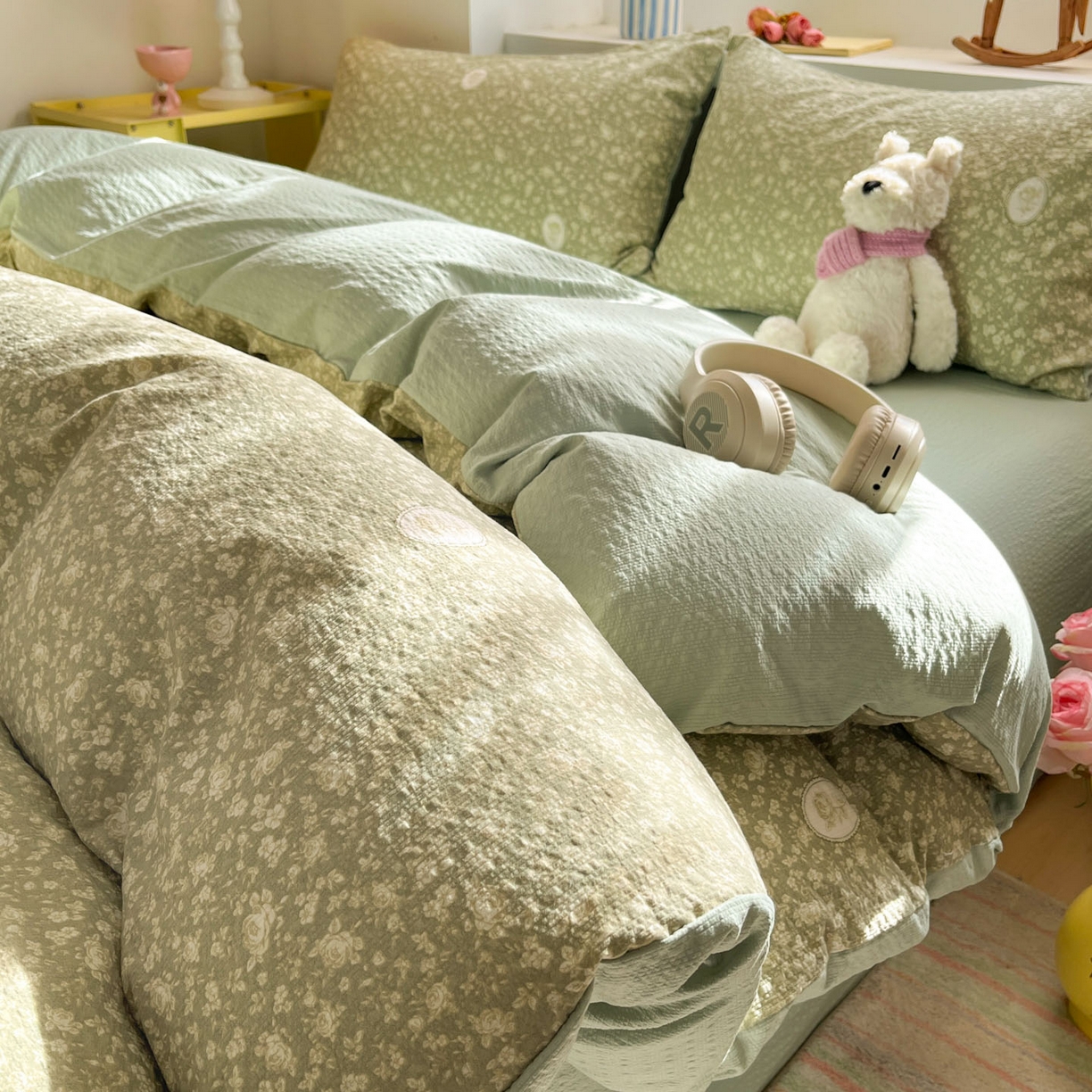 91家纺网 家纺一手货源 找家纺 卡迪熊家纺 2026新款软糯泡芙纱印花四件套 花之世界