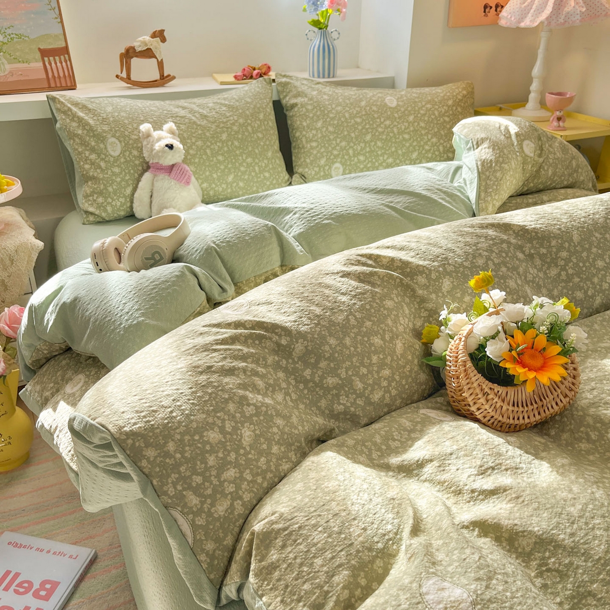 91家纺网 家纺一手货源 找家纺 卡迪熊家纺 2026新款软糯泡芙纱印花四件套 花之世界