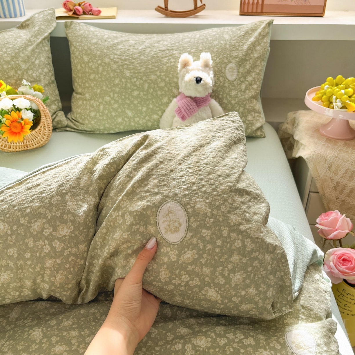 91家纺网 家纺一手货源 找家纺 卡迪熊家纺 2026新款软糯泡芙纱印花四件套 花之世界