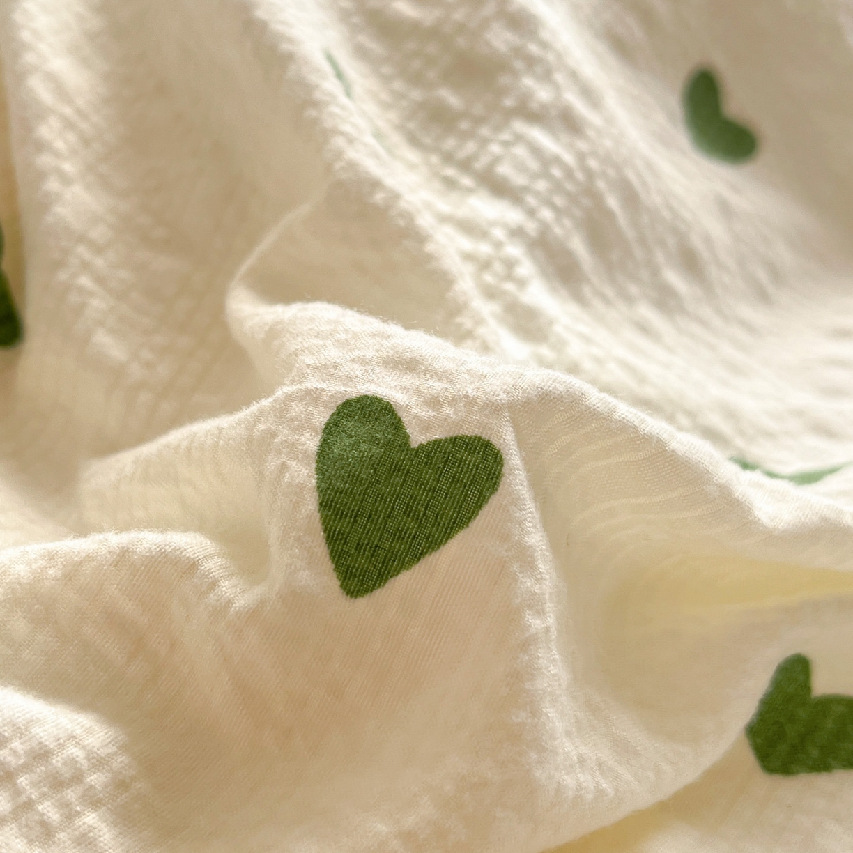 91家纺网 家纺一手货源 找家纺 卡迪熊家纺 2026新款软糯泡芙纱印花四件套 绿色爱心