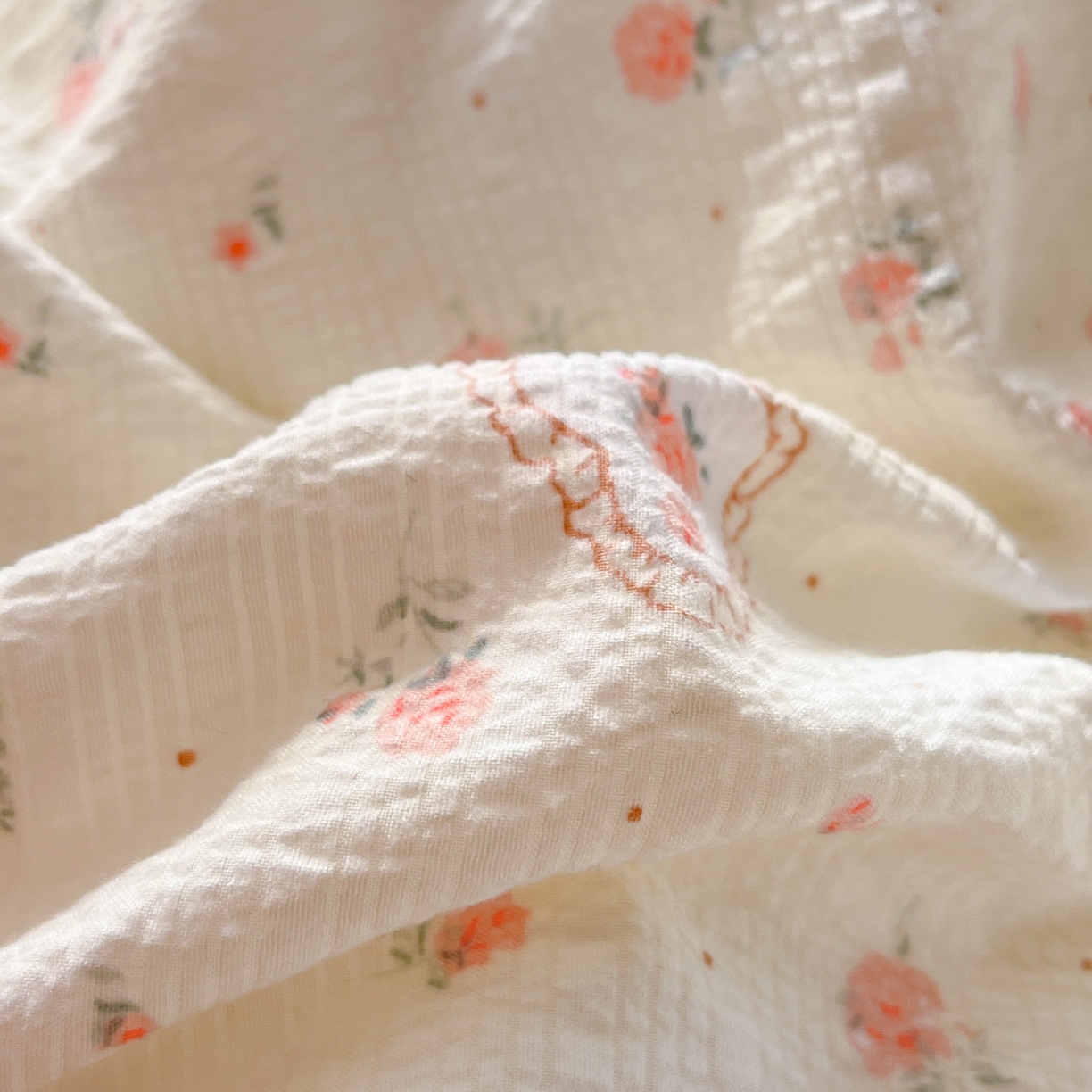 91家纺网 家纺一手货源 找家纺 卡迪熊家纺 2026新款软糯泡芙纱印花四件套 玫瑰物语