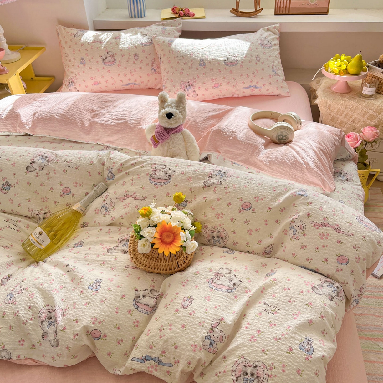 91家纺网 家纺一手货源 找家纺 卡迪熊家纺 2026新款软糯泡芙纱印花四件套 萌宠派对