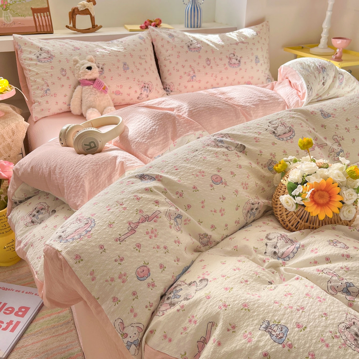 91家纺网 家纺一手货源 找家纺 卡迪熊家纺 2026新款软糯泡芙纱印花四件套 萌宠派对