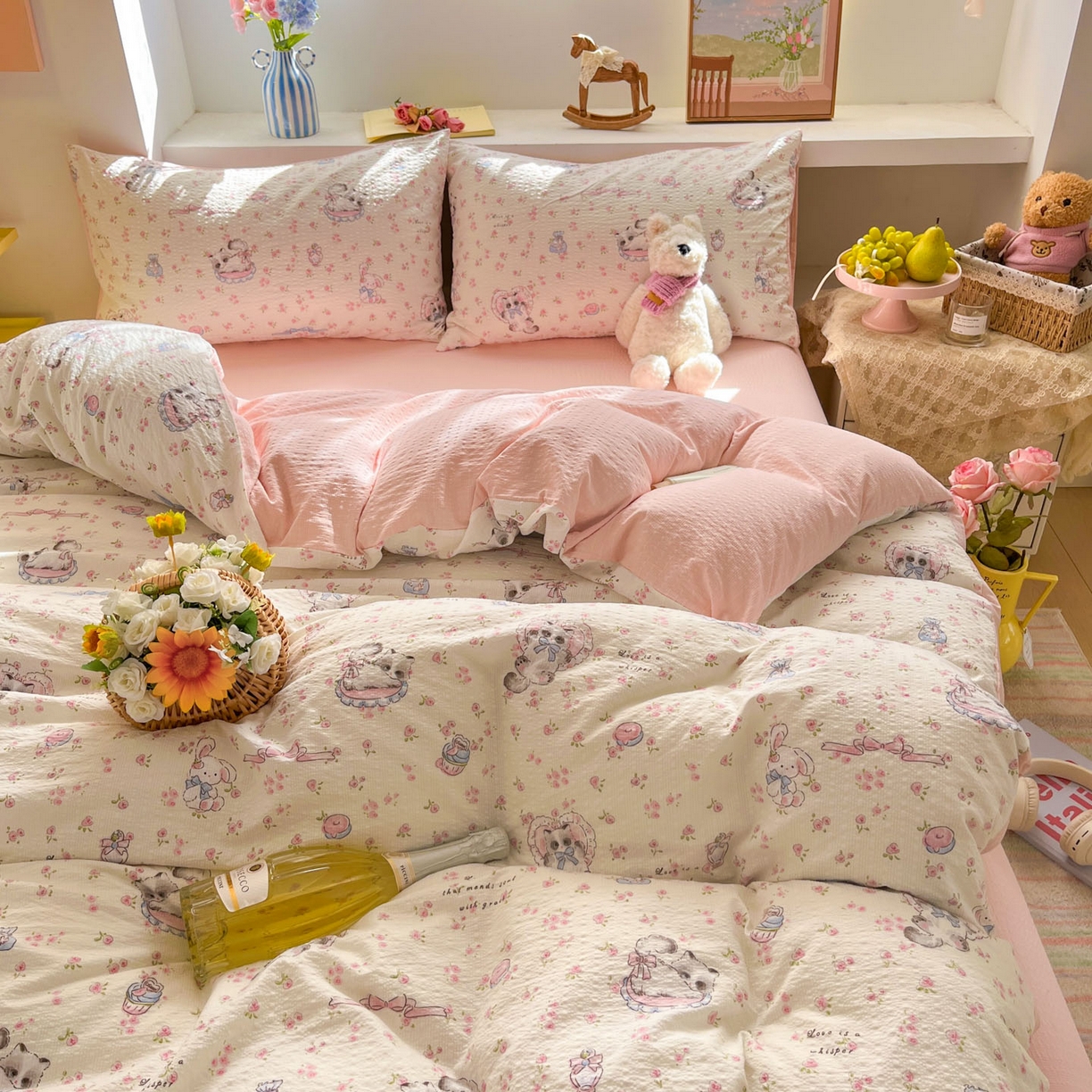 91家纺网 家纺一手货源 找家纺 卡迪熊家纺 2026新款软糯泡芙纱印花四件套 萌宠派对