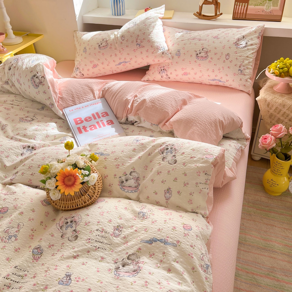 91家纺网 家纺一手货源 找家纺 卡迪熊家纺 2026新款软糯泡芙纱印花四件套 萌宠派对