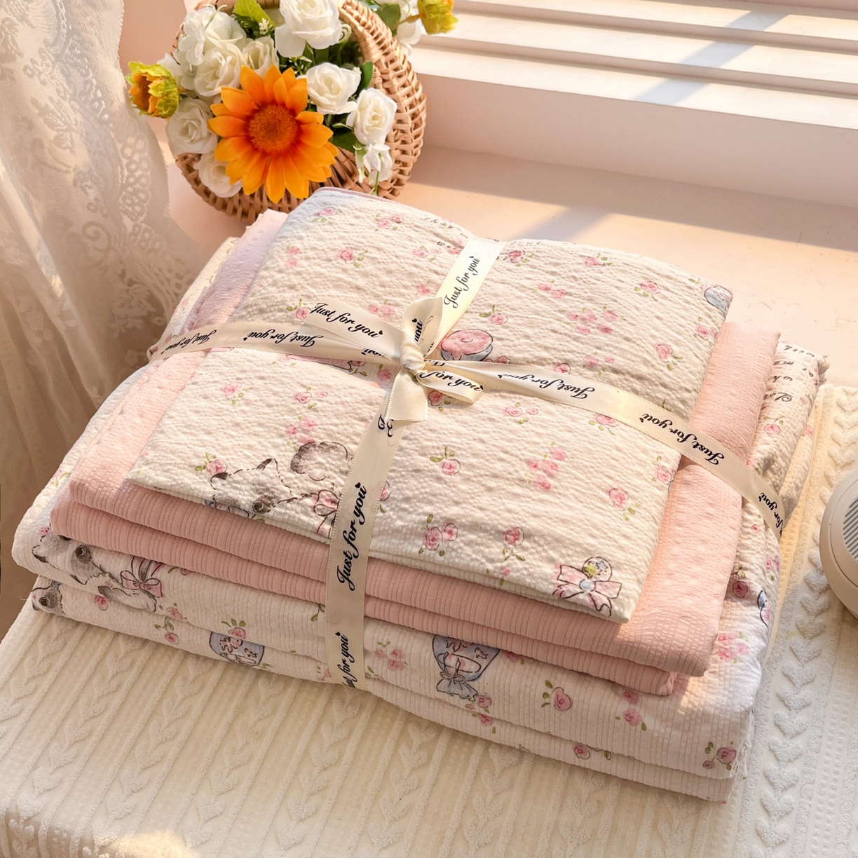 91家纺网 家纺一手货源 找家纺 卡迪熊家纺 2026新款软糯泡芙纱印花四件套 萌宠派对