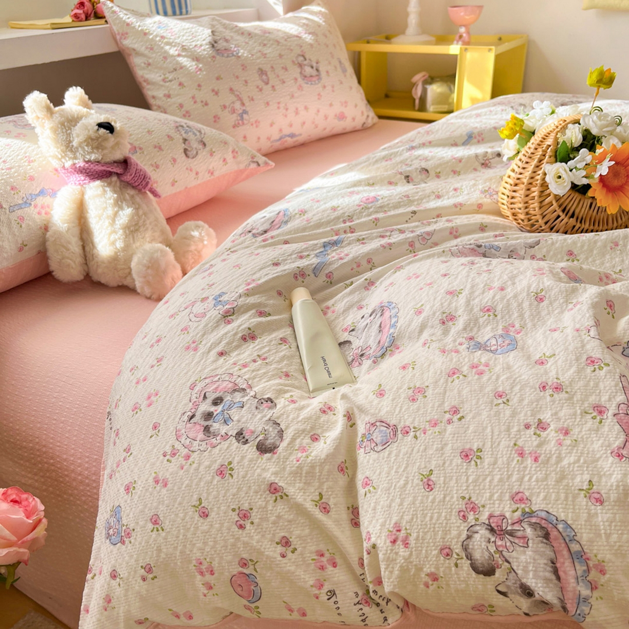 91家纺网 家纺一手货源 找家纺 卡迪熊家纺 2026新款软糯泡芙纱印花四件套 萌宠派对