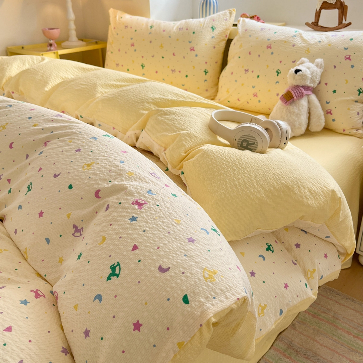 91家纺网 家纺一手货源 找家纺 卡迪熊家纺 2026新款软糯泡芙纱印花四件套 梦幻世界