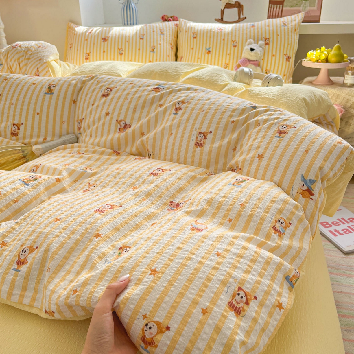 91家纺网 家纺一手货源 找家纺 卡迪熊家纺 2026新款软糯泡芙纱印花四件套 魔法精灵