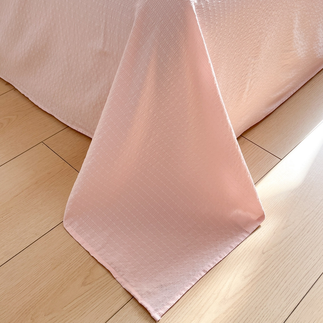 91家纺网 家纺一手货源 找家纺 卡迪熊家纺 2026新款软糯泡芙纱印花四件套 樱桃盛宴