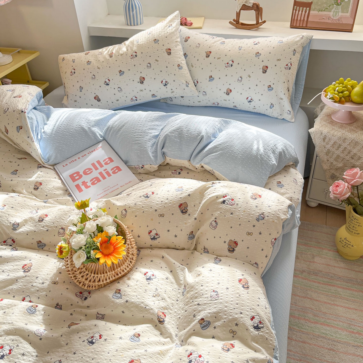 91家纺网 家纺一手货源 找家纺 卡迪熊家纺 2026新款软糯泡芙纱印花四件套 KT猫聚会