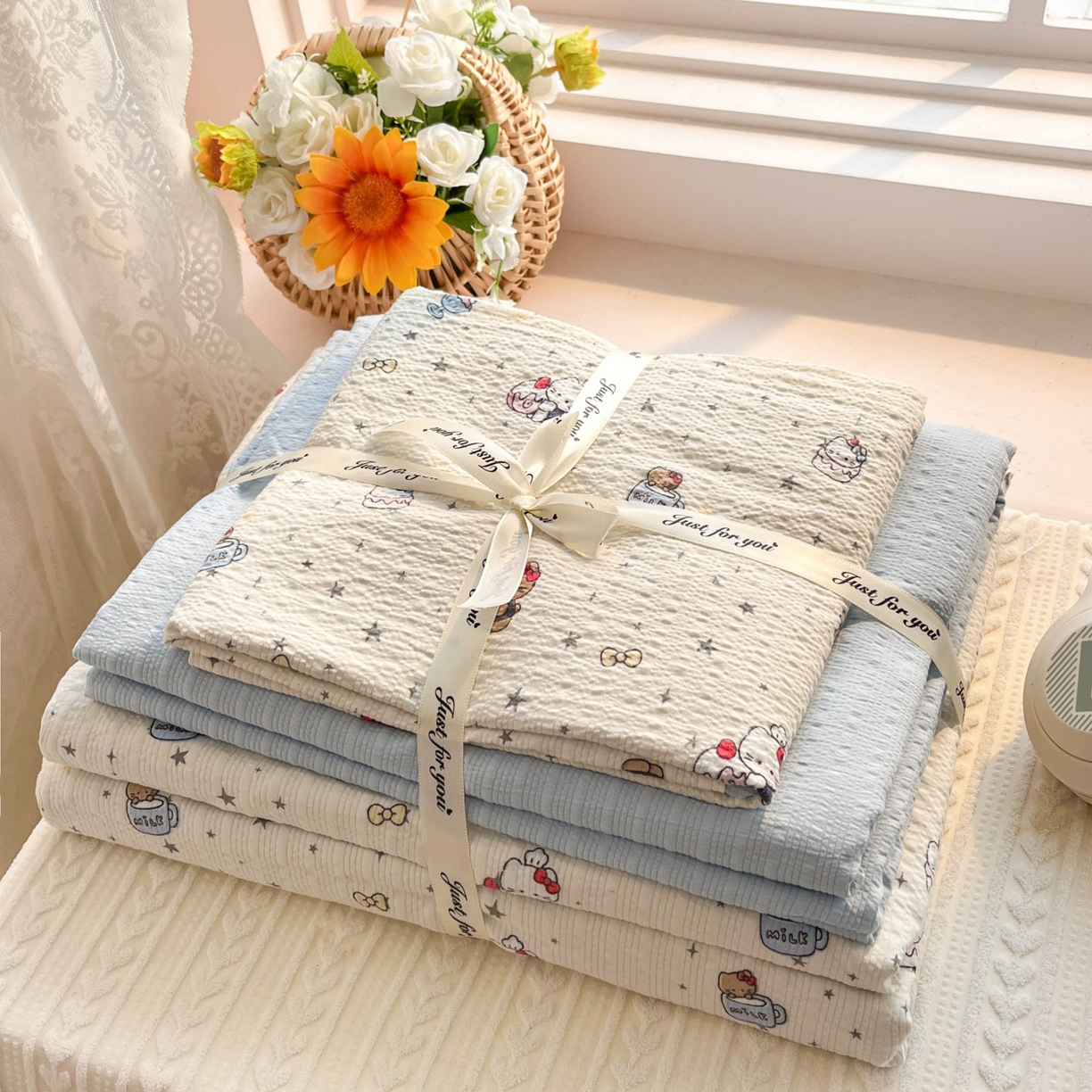 91家纺网 家纺一手货源 找家纺 卡迪熊家纺 2026新款软糯泡芙纱印花四件套 KT猫聚会