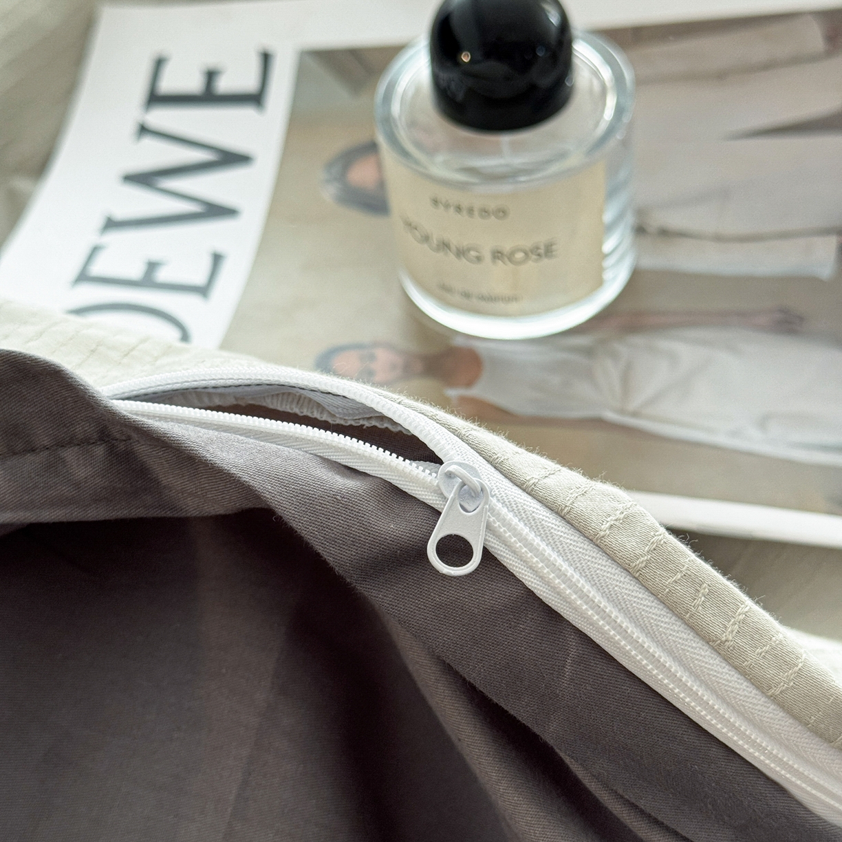 91家纺网 家纺一手货源 找家纺 简宜家居（朝初家纺） 2026新款60立体提花全棉四件套 灰绿肌理