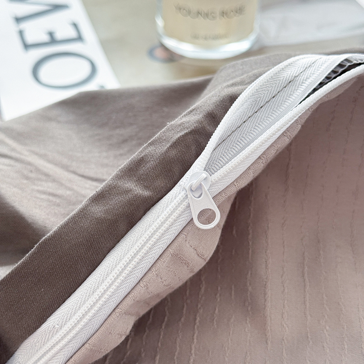 91家纺网 家纺一手货源 找家纺 简宜家居（朝初家纺） 2026新款60立体提花全棉四件套 可可肌理