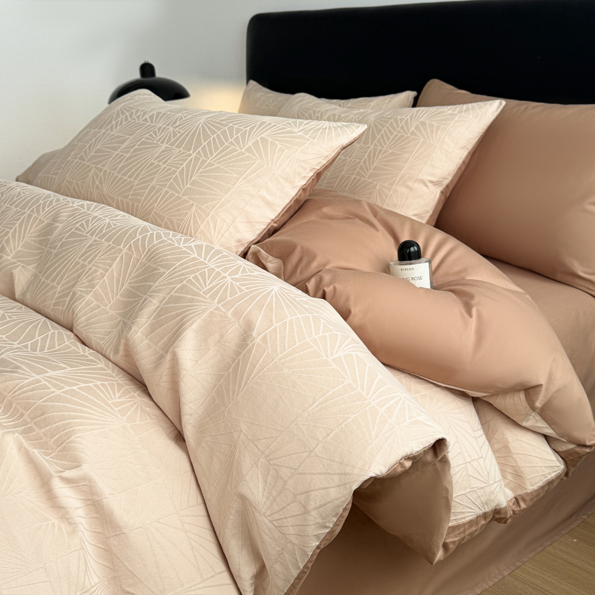 简宜家居（朝初家纺） 2026新款60立体提花全棉四件套 鎏金棕韵